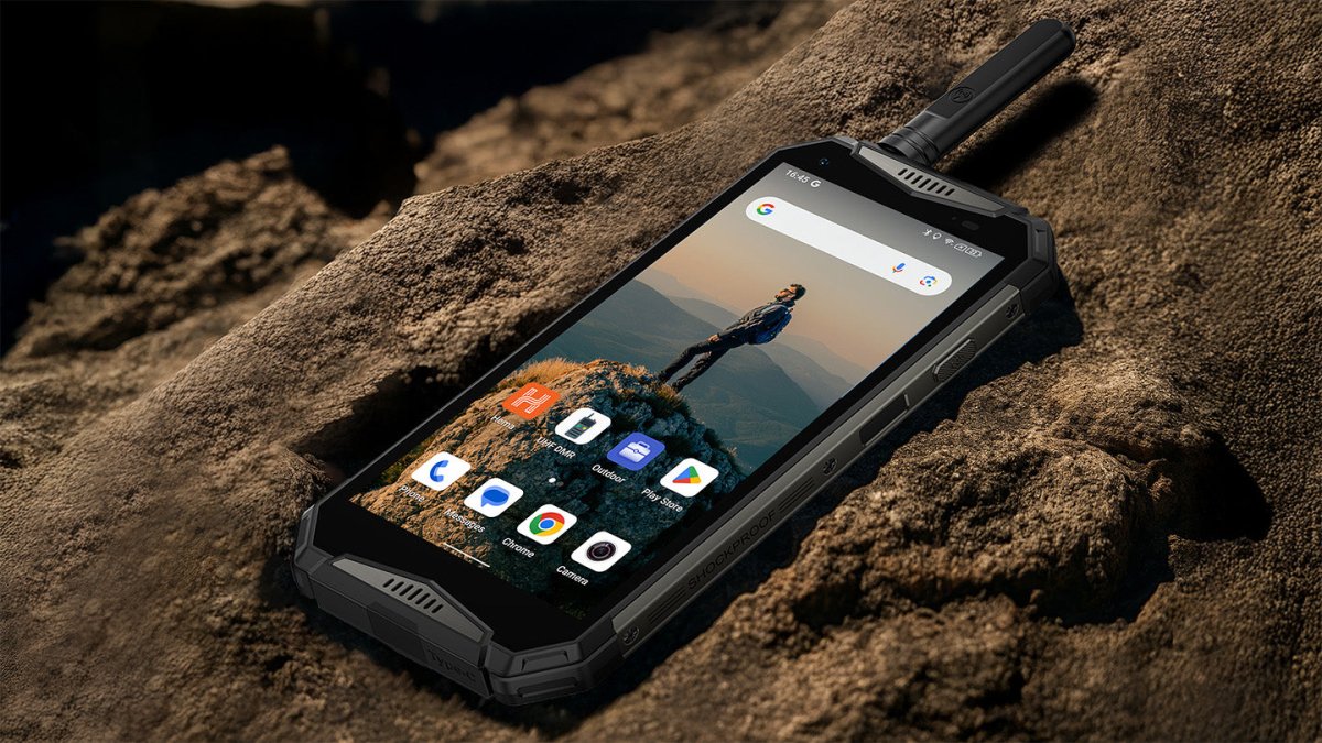 HX - Z6 Alpine 5.6 - Inch UHF DMR Smartphone Navigator Including Hema Nav | Alpine | A247 Gear